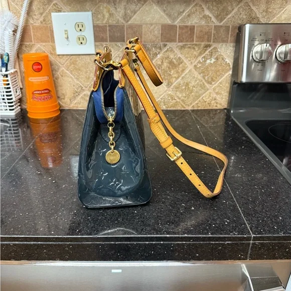 Authentic Louis Vuitton Dark Teal and Tan Vernis Women's Bag - Picture 3 of 11